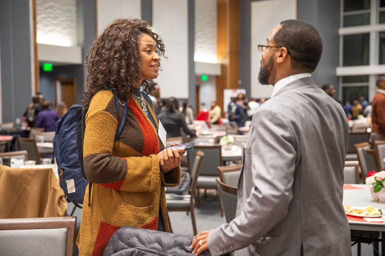 A student talks to one of the speakers at the TLSAMP 2020 Research Conference.