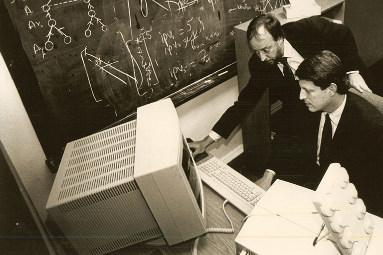 Dongarra demonstrates the use of the Ardent mini-supercomputer to then-Senator Al Gore.