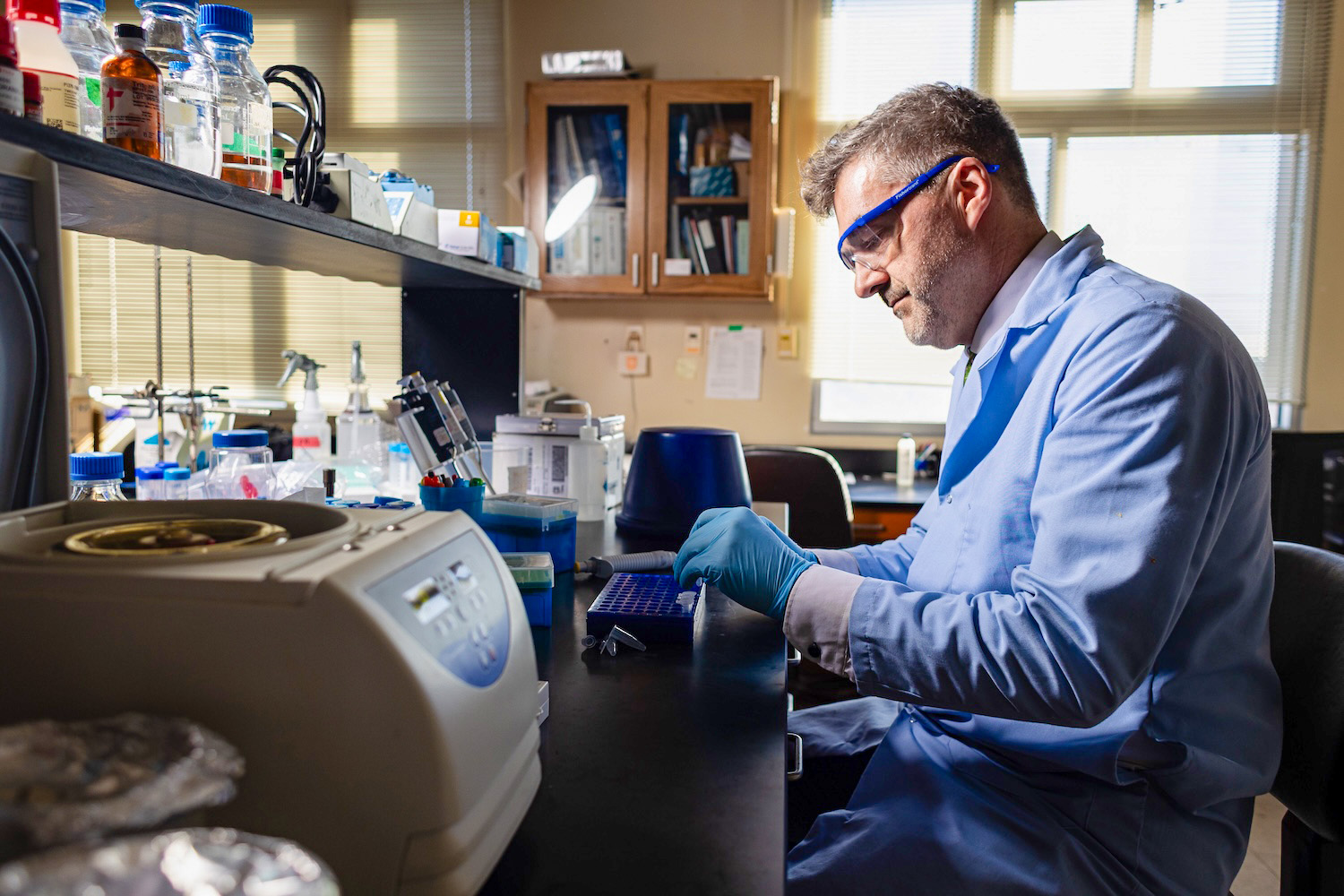Paul Dalhaimer working in his lab