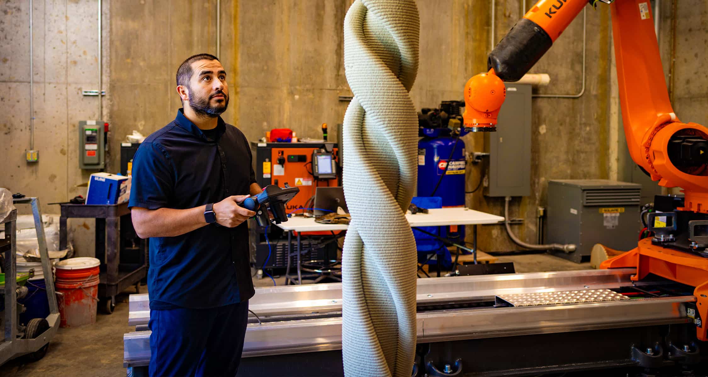 Marshall Prado demonstrates using the 3D Concrete Extruder