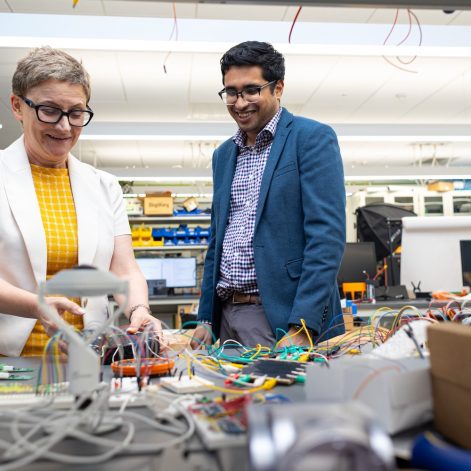 Michela Taufer and Sai Swaminathan in a lab