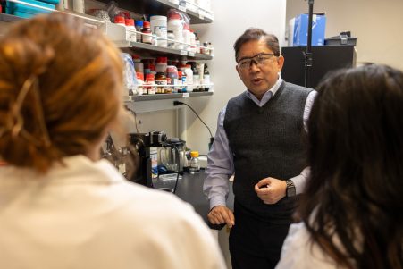 UT-ORNL Governor’s Chair Rigoberto Advincula talking to two people in lab coats