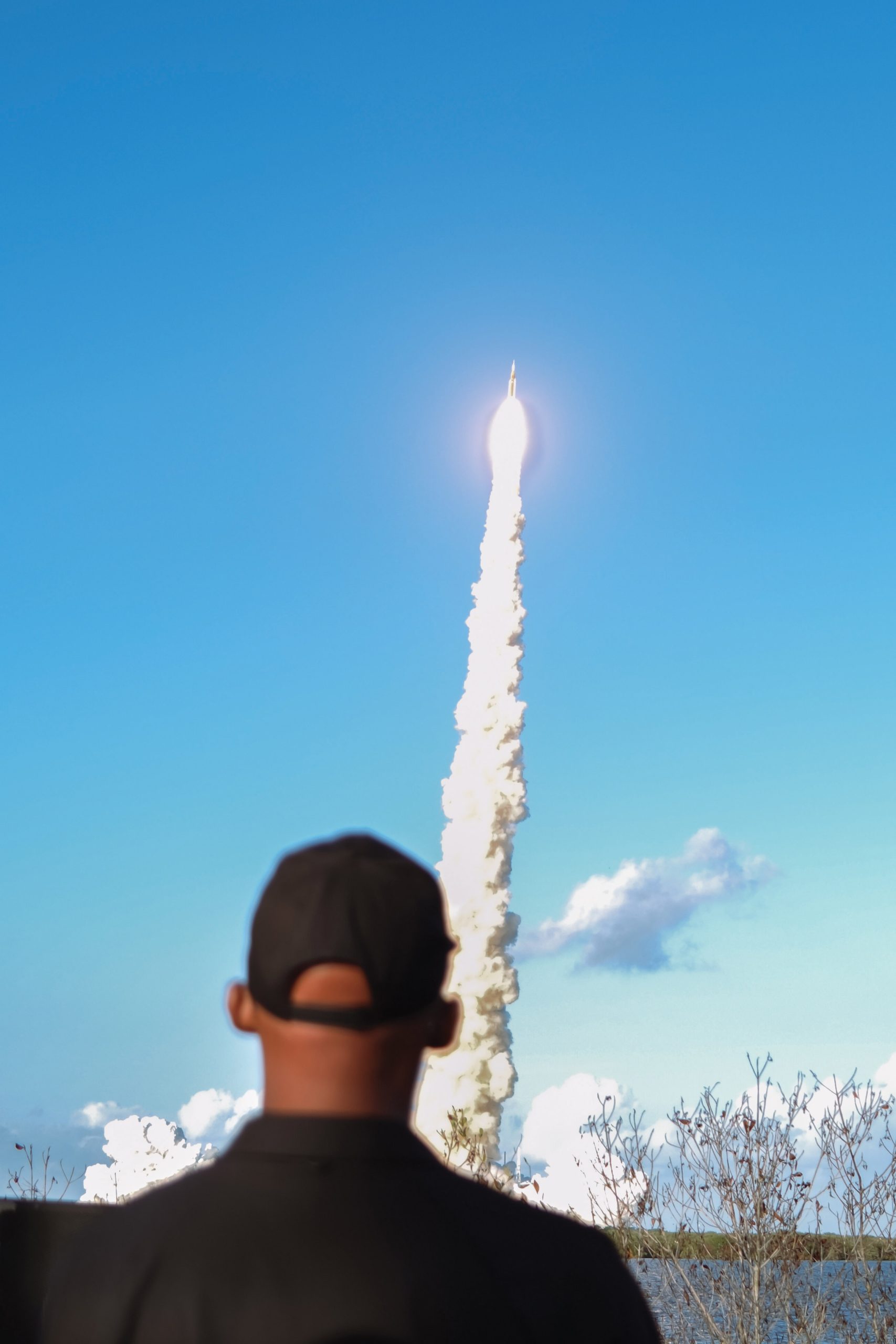 A TCE student watches Artemis II launching into the sky