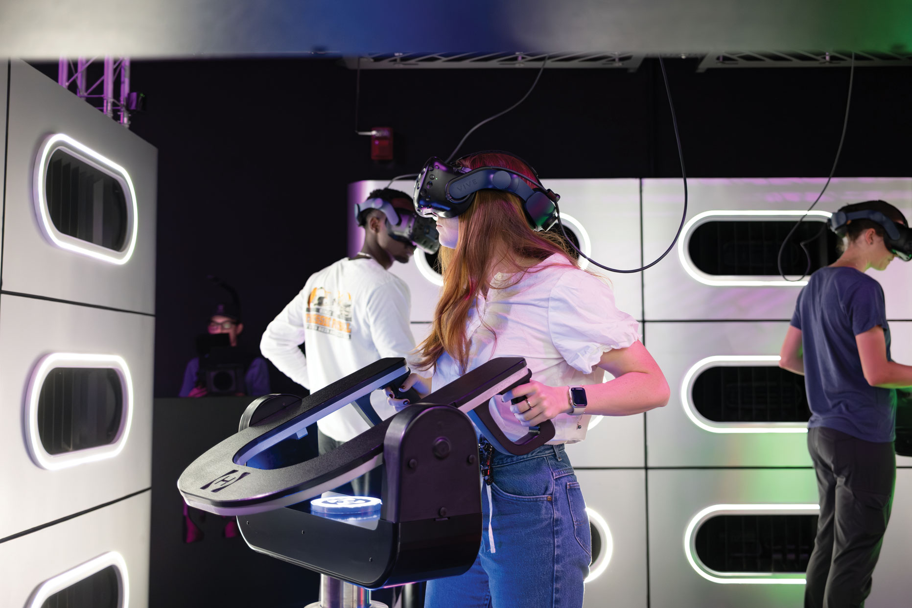 TCE students test a VR experience at the NASA Artemis II launch