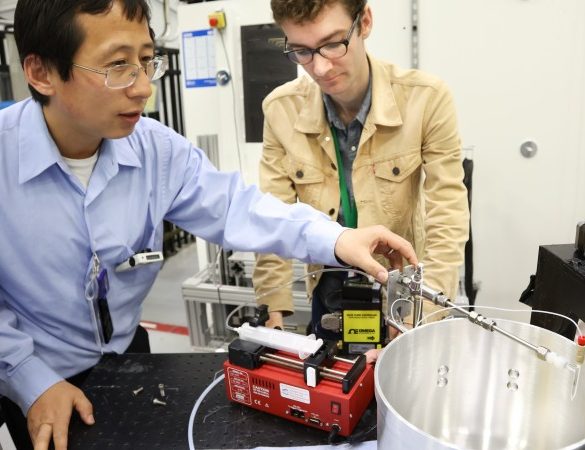 Zhili Zhang working in UTSI Lab