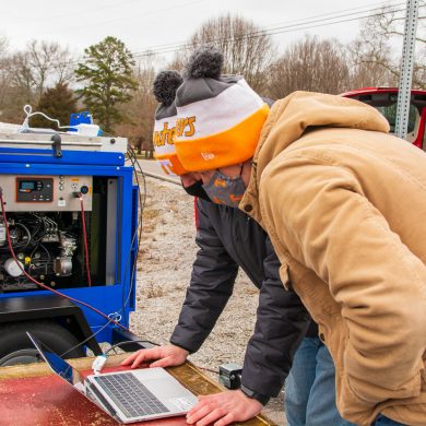 Students working on RoaneNet project